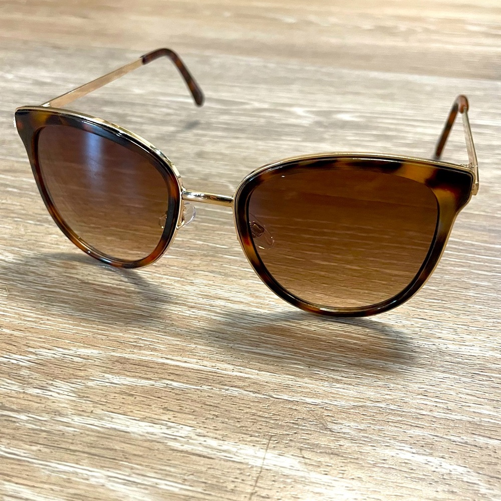 Foster Grant FG&CO tortoise shell sunglasses